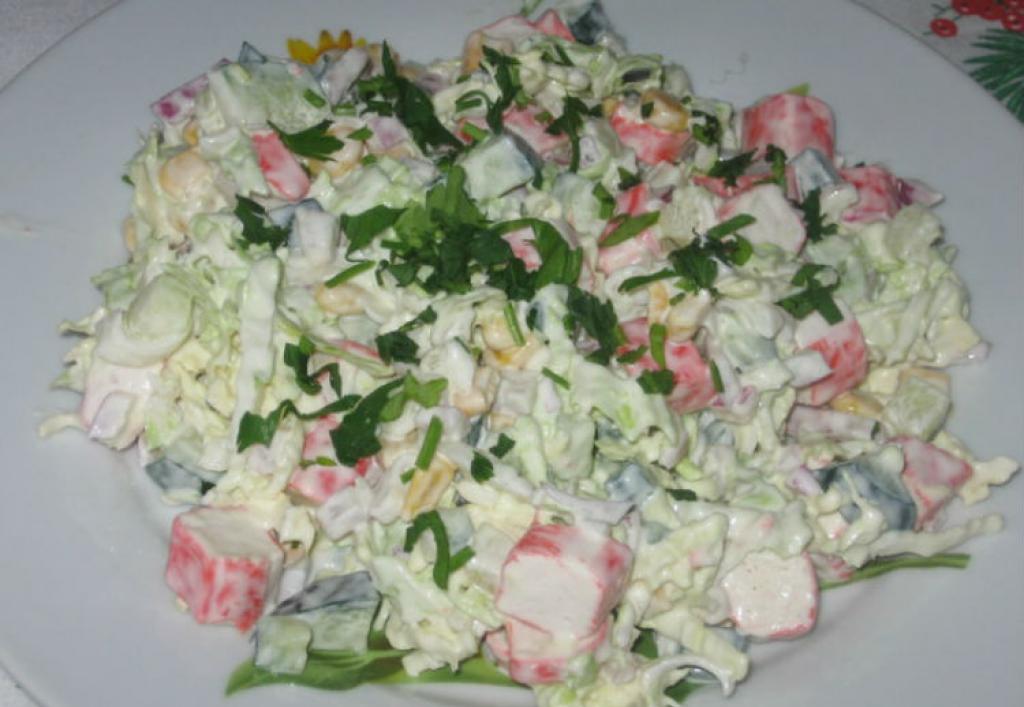 Салат с крабовыми палочками и капустой рецепт Свежий салат из белокочанной капусты с виноградом